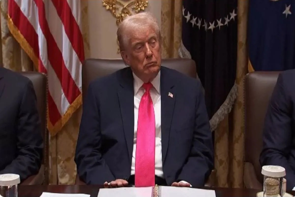 Viral Video: मीटिंग में ट्रंप की आंखें बंद, देश की आंखें खुली की खुली रह गईं, मीम्स की बाढ़ आई !