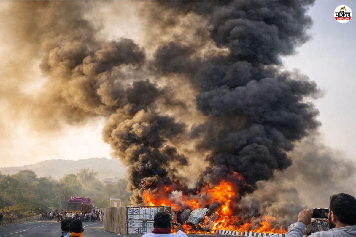 उदयपुर में अहमदाबाद हाईवे पर भीषण हादसा: ट्रक-ट्रेलर में भिड़ंत के बाद लगी आग, दोनों वाहन धू-धू कर जले