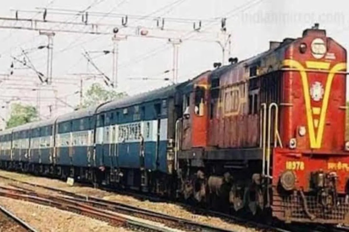 Railway News: गोरखपुर-प्रयागराज के बीच चलेंगी दो जोड़ी माघ मेला स्पेशल ट्रेनें, जानिए समय और सुविधाएं