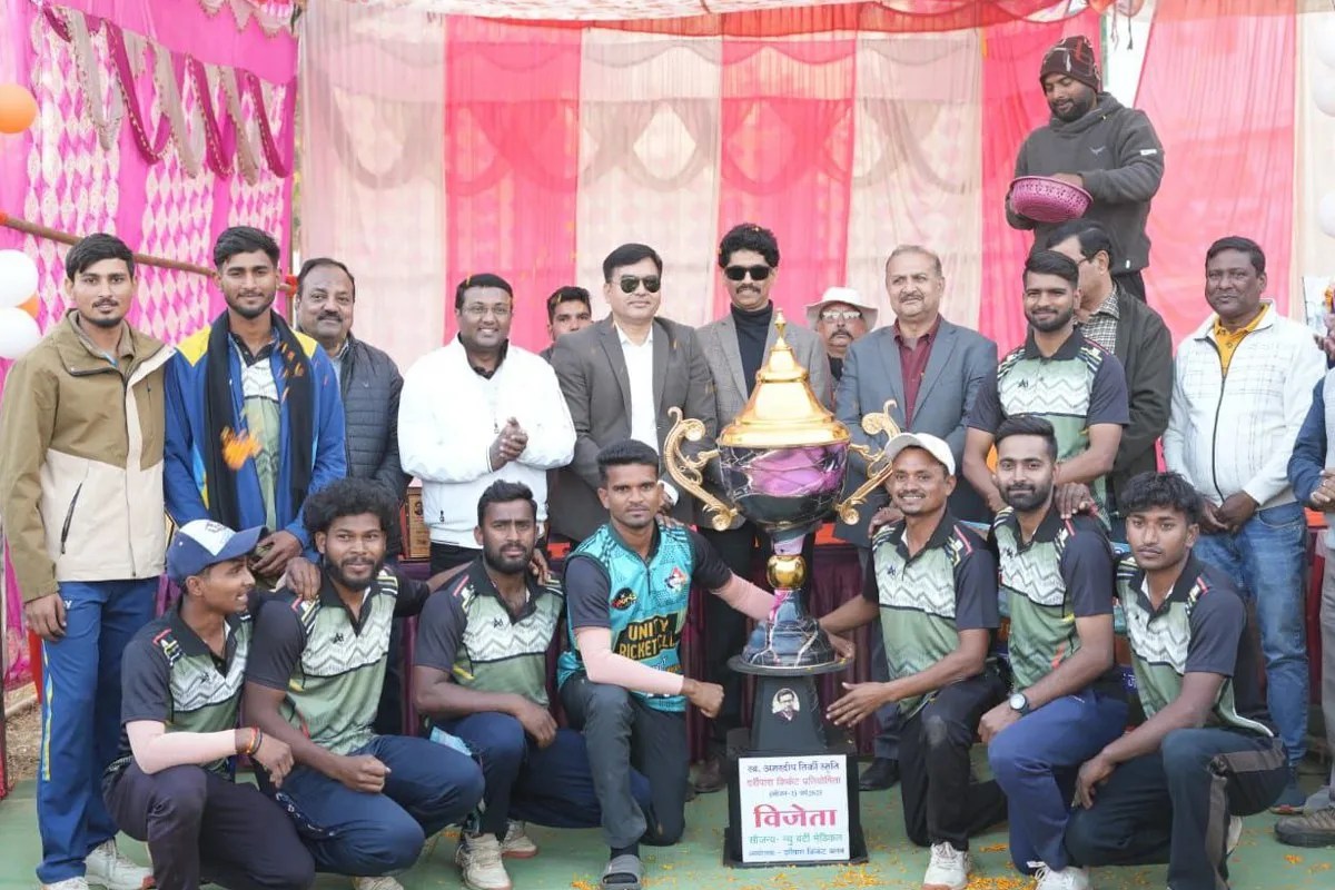Cricket news: स्व. अमरदीप तिर्की स्मृति क्रिकेट प्रतियोगिता पर सरगुजा चैंपियन टीम का कब्जा, मिला 1 लाख का इनाम