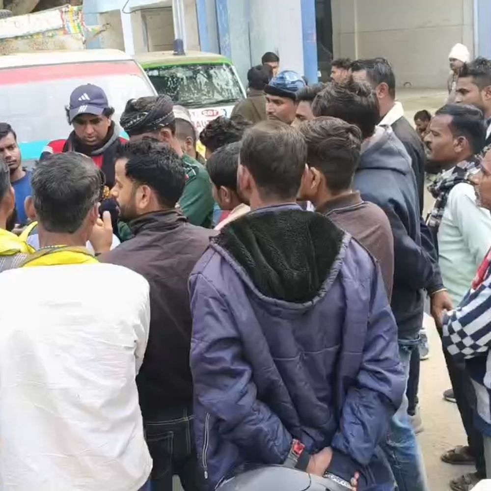 कैमूर में बाइक टक्कर के बाद युवक की मौत:परिजनों ने घेरकर मारपीट का आरोप लगाया, एक हिरासत में