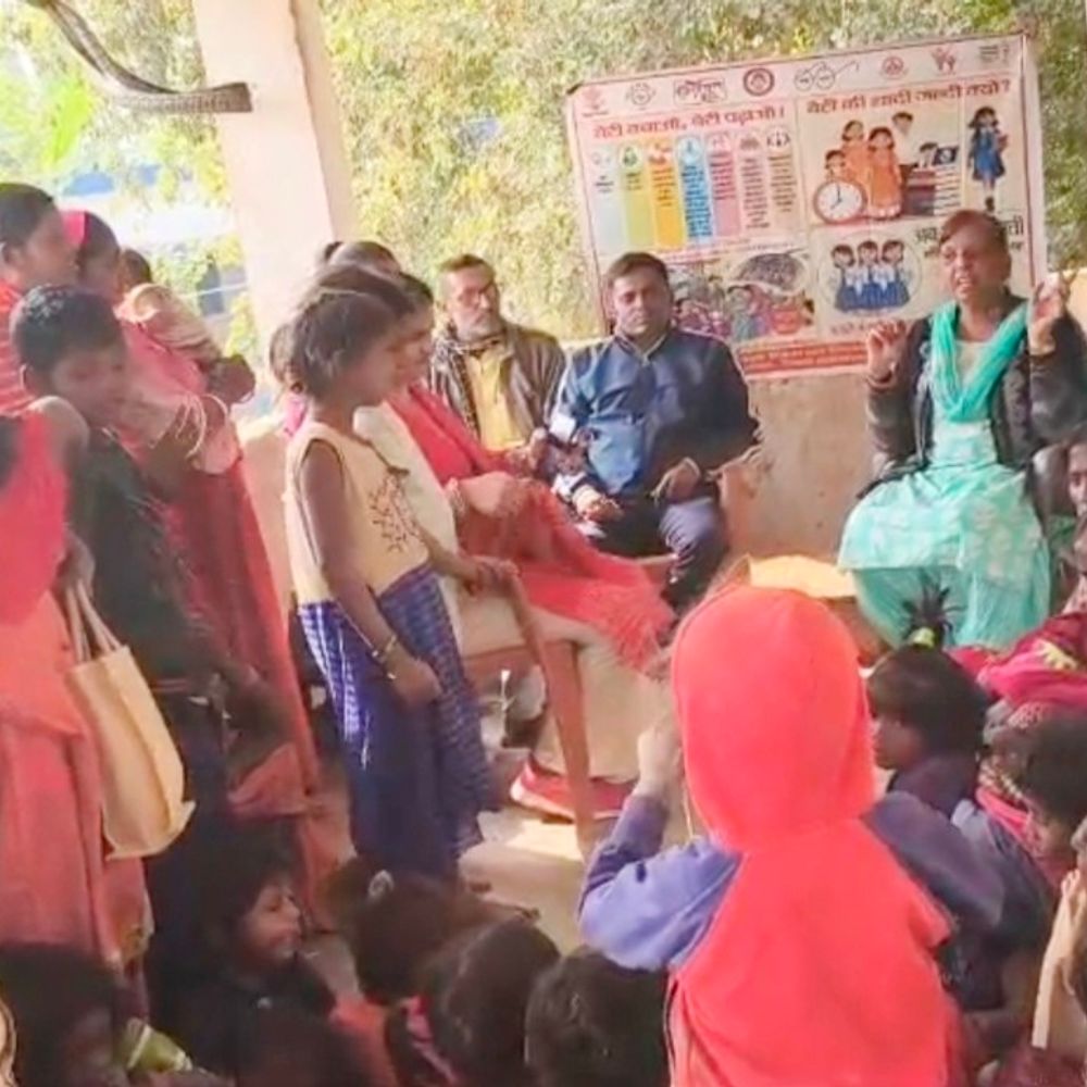 महादलित टोला में जागरूकता अभियान, MHM किट बांटे गए:शेखपुरा में बाल विवाह, जेंडर हिंसा रोकथाम पर फोकस; बेबी किट भी दिए