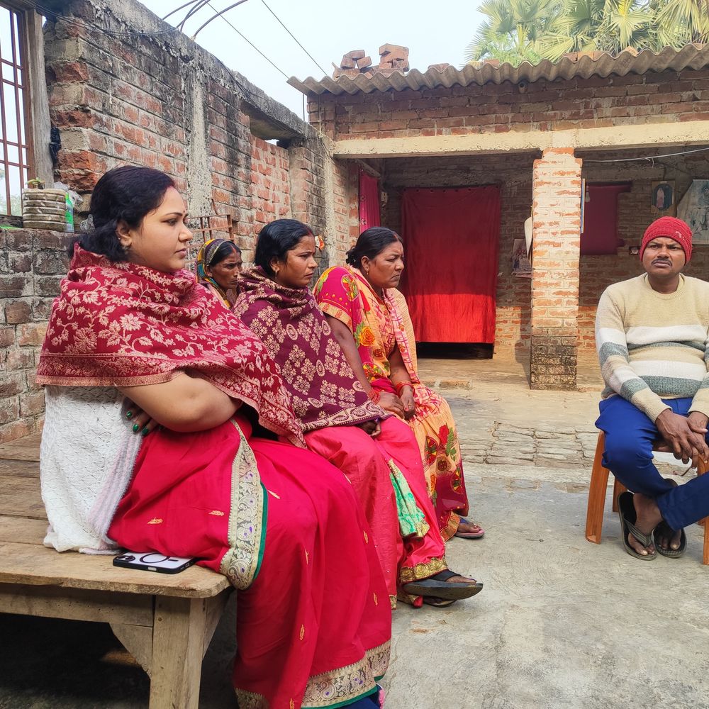 अरवल नगर परिषद अध्यक्ष मृतकों के परिजनों से मिलीं:आर्थिक सहयोग और हर संभव मदद का दिया भरोसा