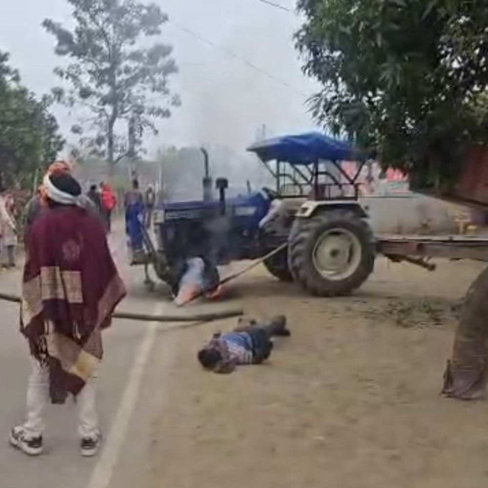 बहराइच में बिजली के करंट से युवक की मौत:नौबना में ट्रैक्टर पर मिट्टी गिराते समय हुआ हादसा, पुलिस ने शव कब्जे में लिया