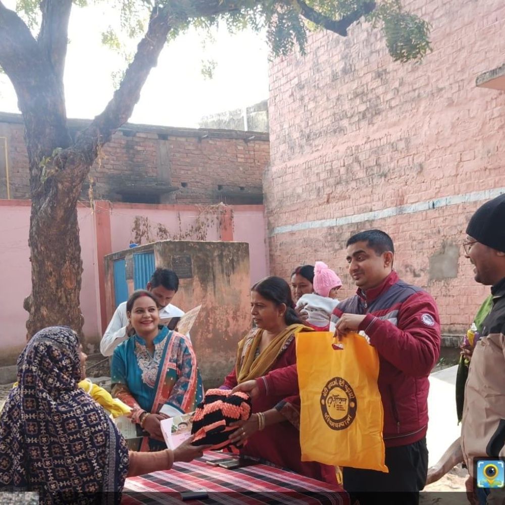महादलित टोला में 110 बच्चियों को बेबी किट वितरित:बेटी बचाओ बेटी पढ़ाओ मिशन शक्ति के तहत ऊनी वस्त्र भी मिले