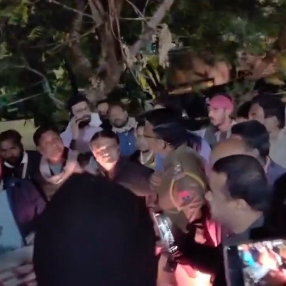 मक्का में अफीम मिलने पर मनासा व्यापारी हिरासत में:थाने पर हंगामा, सीसीटीवी फुटेज से बेगुनाही साबित हुई