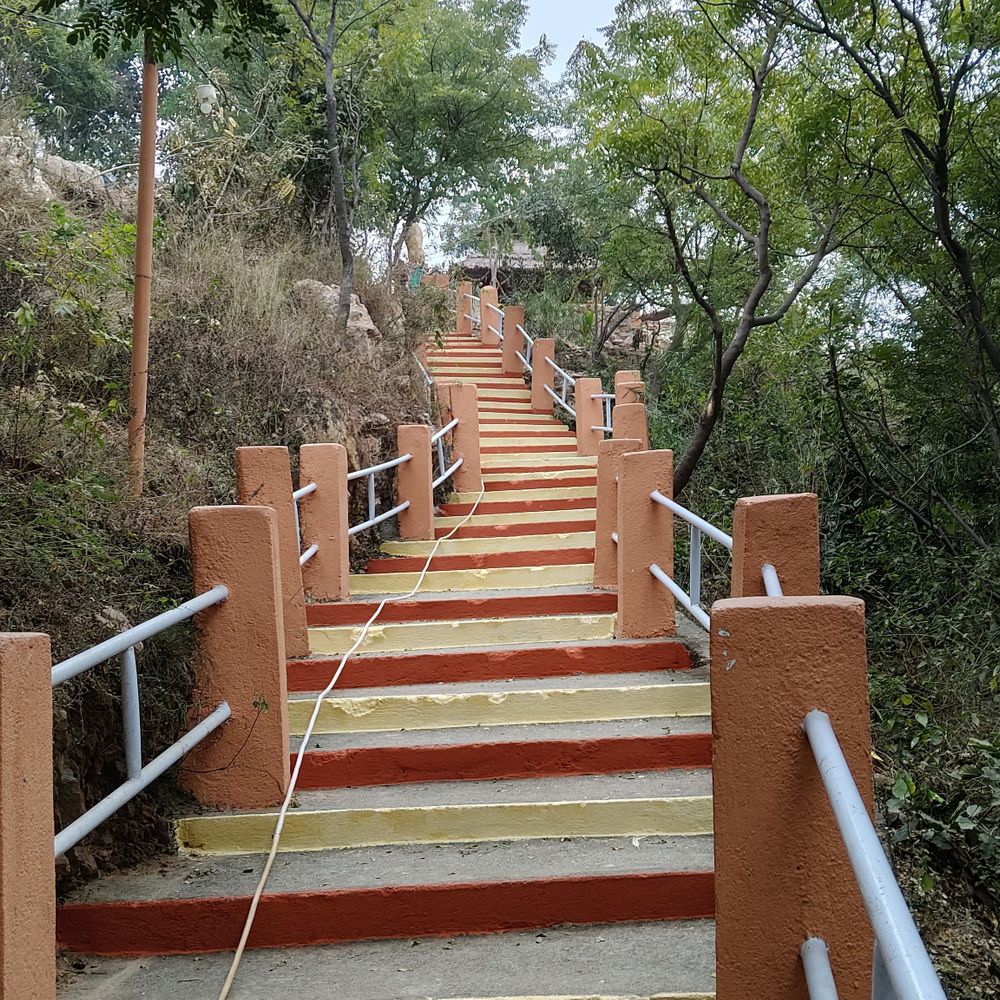 शेखपुरा का खांड पहाड़ बना पर्यटन केंद्र:स्थानीय युवाओं की मेहनत से संवर रहा आस्था और प्रकृति का संगम