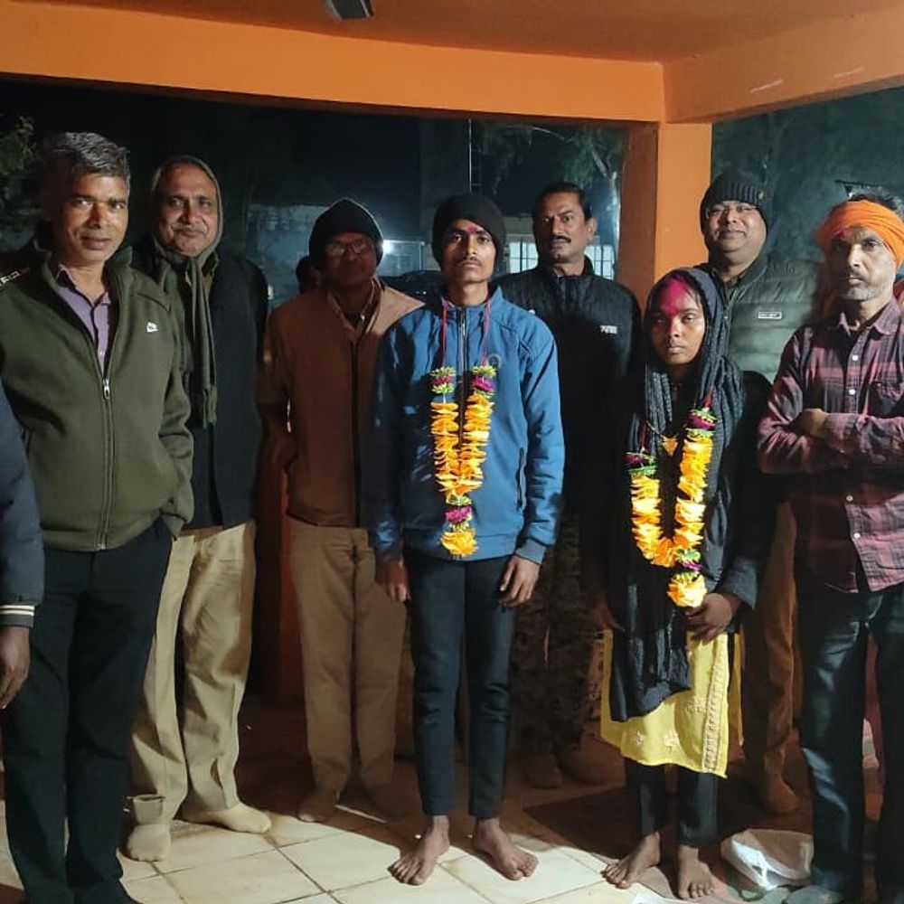 मरवाही थाने में गूंजी शहनाई:शादी के खिलाफ हुआ परिवार तो प्रेमी जोड़ा पहुंच गया थाने, पुलिस ने करवा दी शादी, खुद बने गवाह