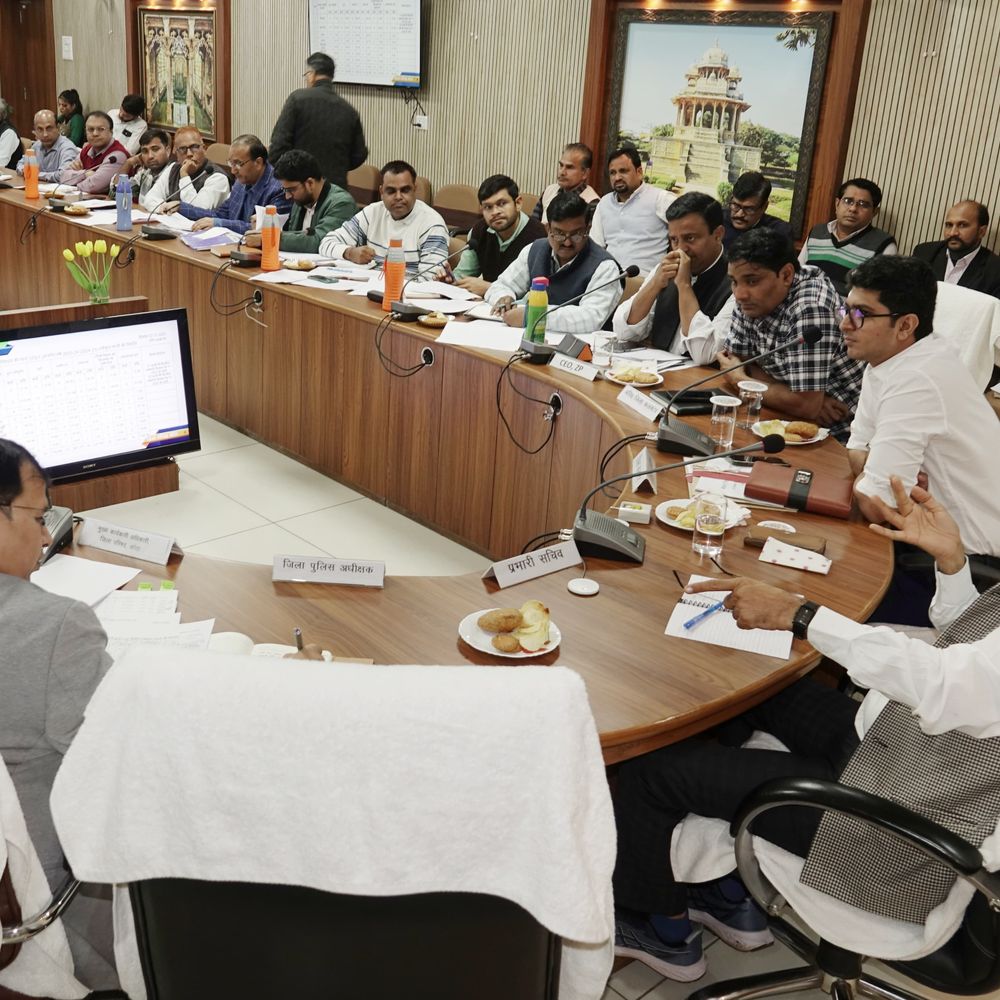 प्रभारी सचिव ने की योजनाओं की समीक्षा:बूंदी में बजट घोषणाओं और पंचायतीराज कार्यों की प्रोग्रेस रिपोर्ट जांची