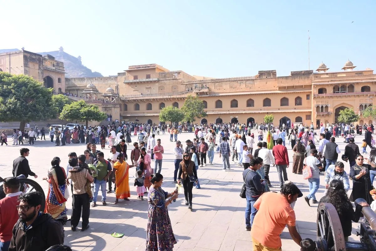 गुलाबी नगरी पर सैलानियों का सुनहरा रंग, पर्यटकों की बहार, कारोबार-रोजगार भी अपार