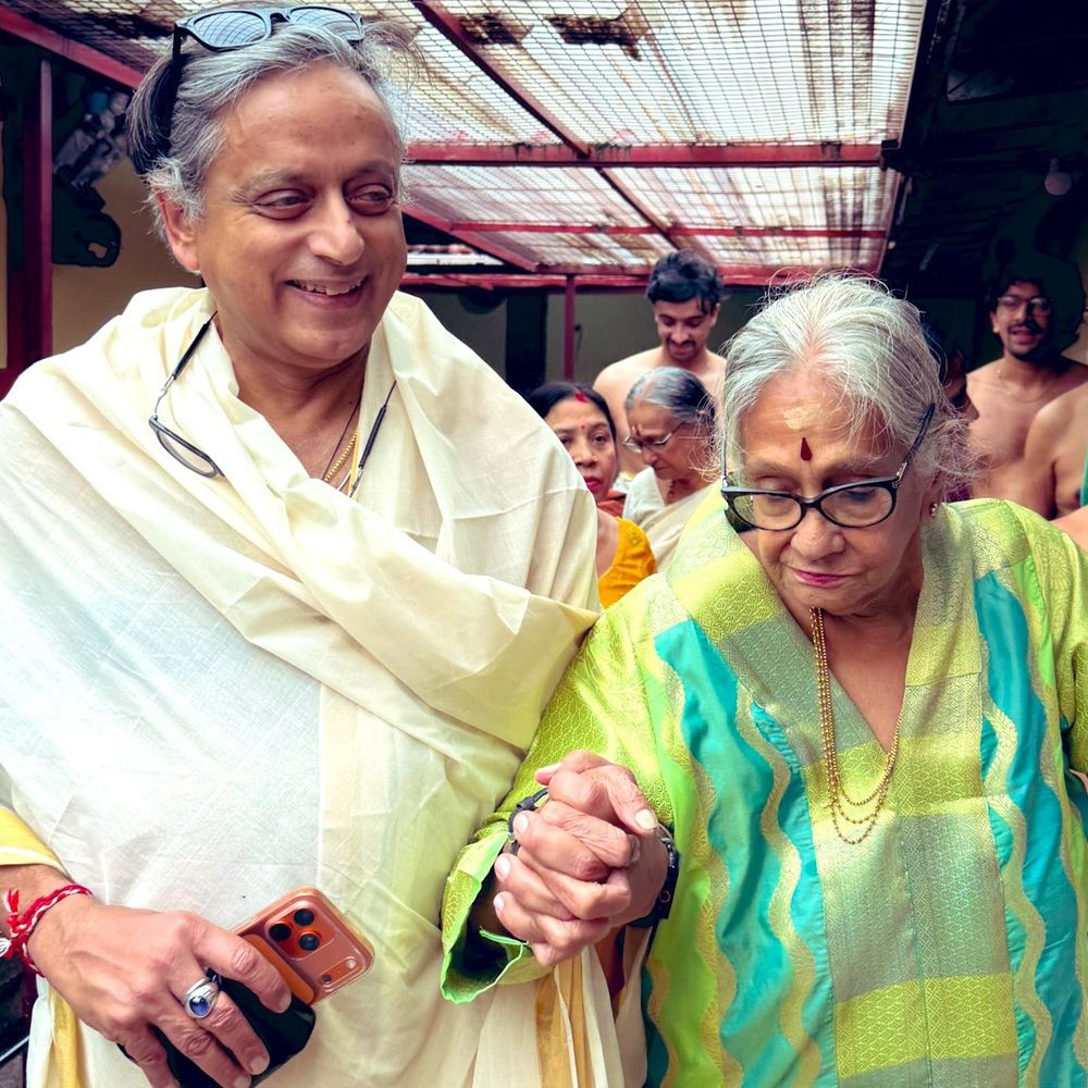 थरूर कांग्रेस की स्ट्रेटेजिक मीटिंग में फिर नहीं पहुंचे:कहा- 90 साल की मां के साथ हूं; SIR पर हुई बैठक से भी दूर थे