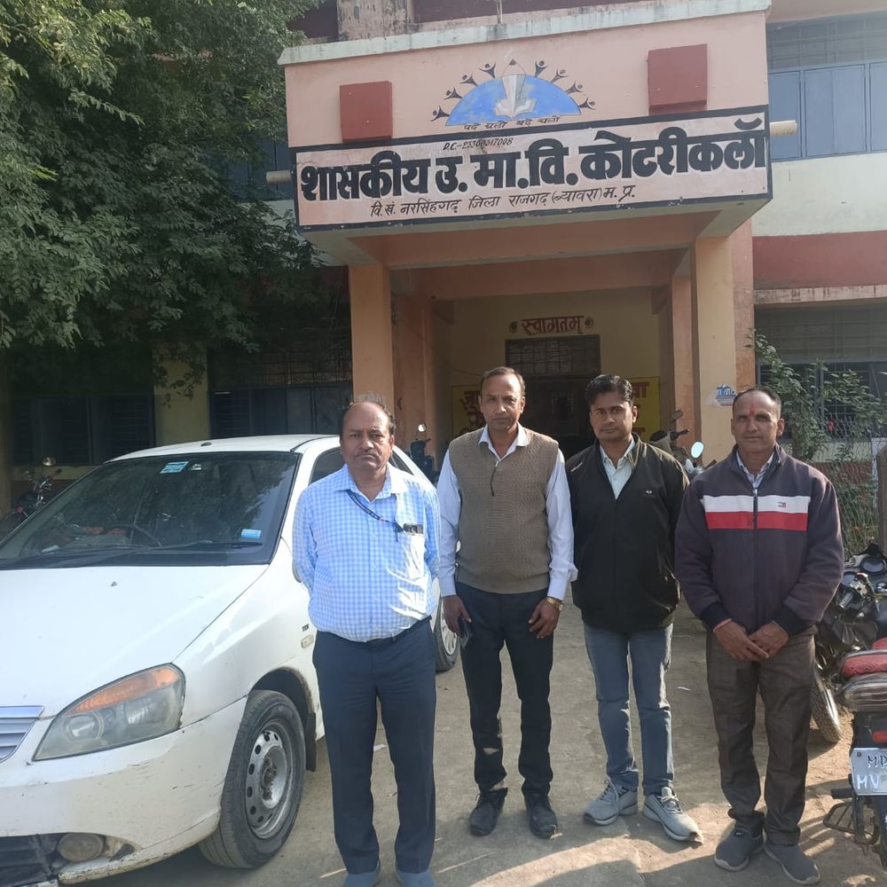 कोटरीकलां स्कूल पहुंचकर शिक्षा अधिकारी ने व्यवस्थाओं को परखा