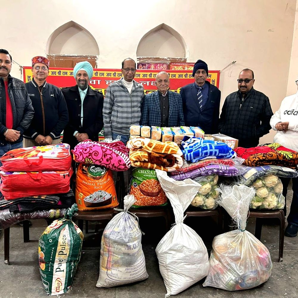 ट्रस्ट ने गर्म वस्त्र और कंबल वितरित किए