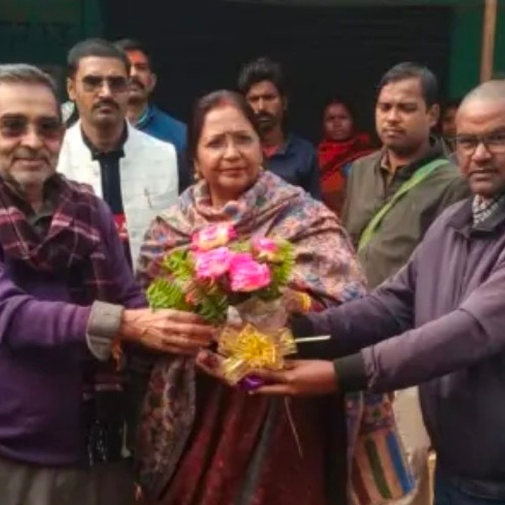 उपेंद्र कुशवाहा से जमीन पर अतिक्रमण की शिकायत:चांदन में पीड़ित ने लिखित आवेदन सौंपा, सासंद ने दिया कार्रवाई का भरोसा