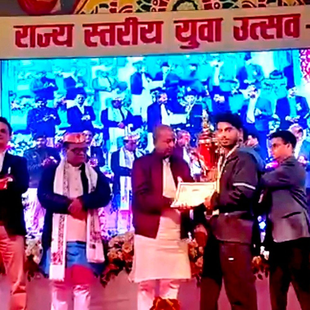 दीपक कुमार ने मधुबनी पेंटिंग में प्रथम स्थान किया प्राप्त:राज्य स्तरीय युवा उत्सव 2025 में खगड़िया का नाम किया रोशन, जनप्रतिनिधियों​​​​​​​-ग्रामीणों ने दी बधाई