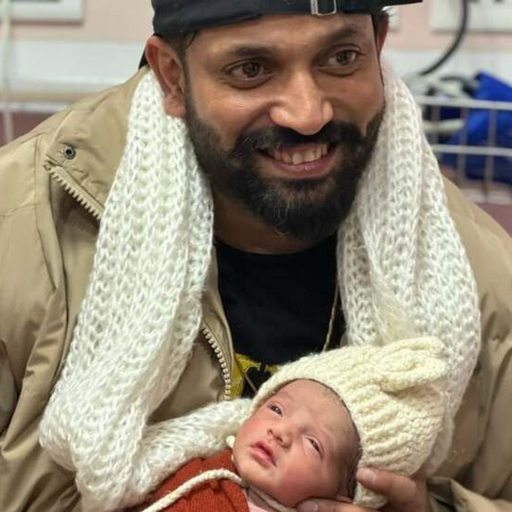 पंजाबी सिंगर दिलप्रीत ढिल्लों पिता बने:बेटे की तस्वीर इंस्टा पर साझा की, लिखा-अब कुछ कहने को नहीं, भगवान ने अनमोल तोहफा दिया