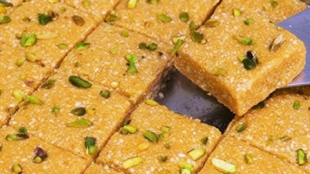 सर्दियों में जरूर बनाएं मुंह में तुरंत घुल जाने वाली तिल-गुड़ की बर्फी, फटाफट नोट कर लें रेसिपी