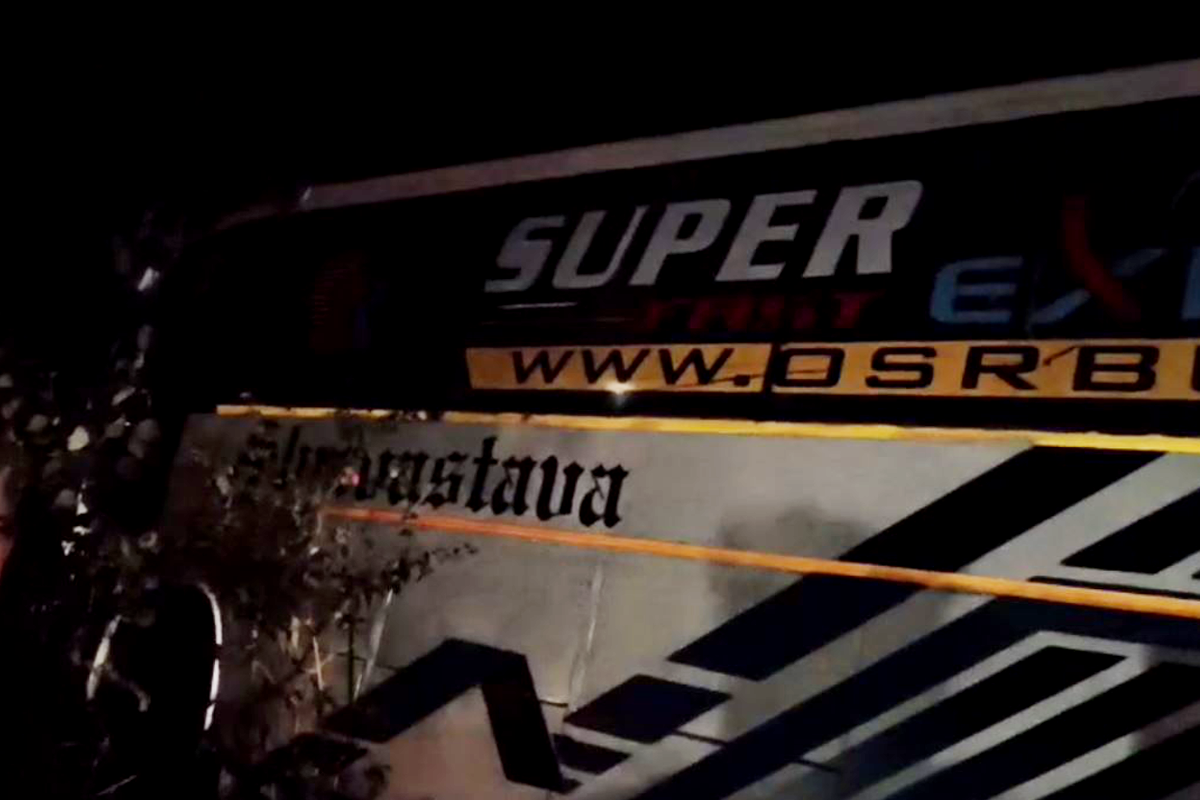 NH-39 पर भीषण हादसा, पेड़ में जा घुसी यात्रियों से भरी बस, मची चीख-पुकार