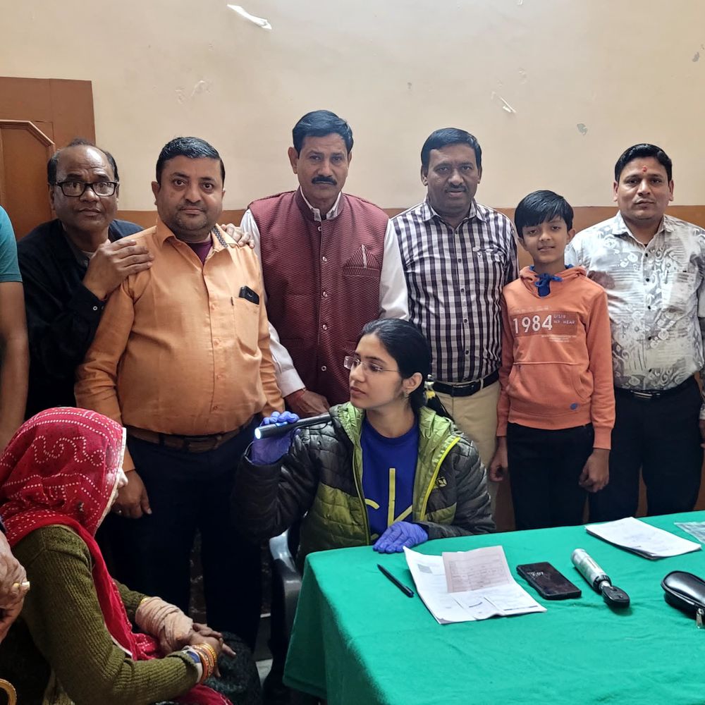 डीडवाना में नेत्र जांच शिविर में उमड़े लोग:160 मरीजों की हुई जांच, 74 का लैंस प्रत्यारोपण के लिए हुआ चयन