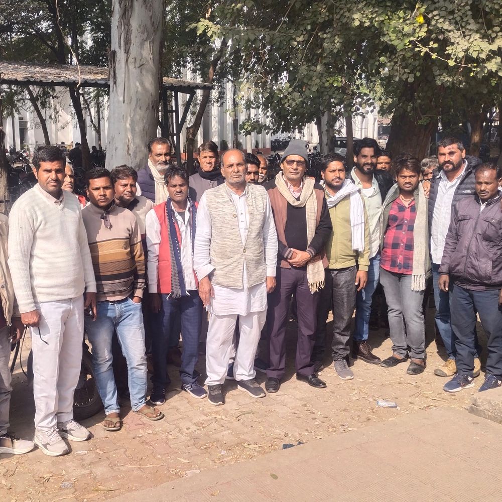 बंगरिया में फोर लेन हाईवे पर अंडरपास की मांग:ग्रामीणों ने डीएम को ज्ञापन सौंपकर किया प्रदर्शन, कहा- लंबी दूरी करनी पड़ती है तय