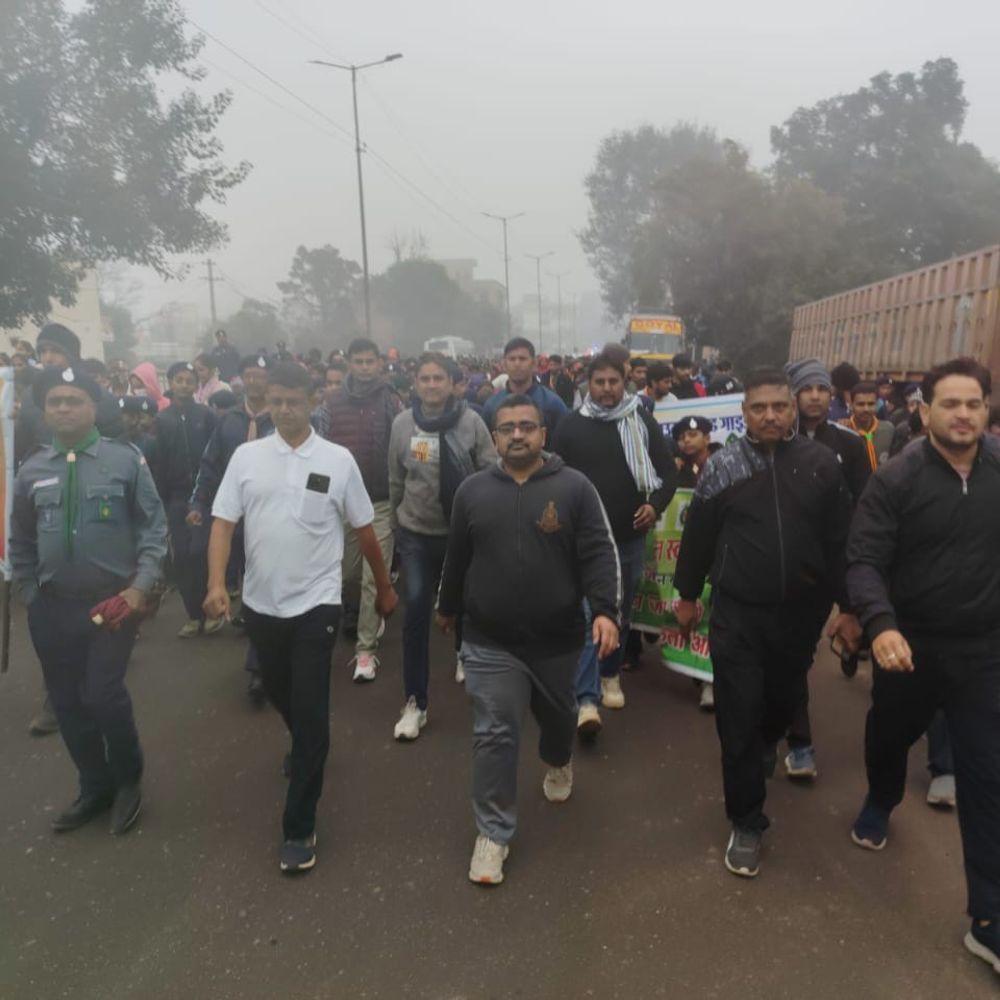 करौली में ‘रन फॉर विकसित राजस्थान’:कलेक्टर ने मुंशी त्रिलोक चंद माथुर स्टेडियम में दिखाई हरी झंडी