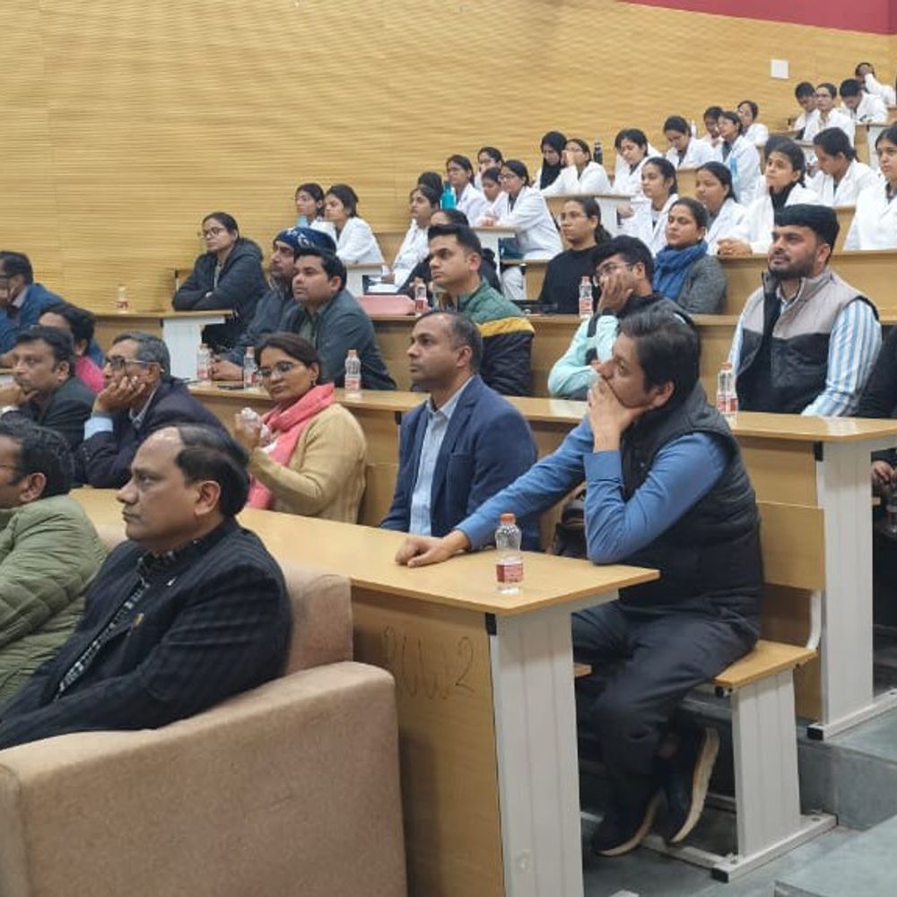 कौशांबी मेडिकल कॉलेज में जागरूकता कार्यक्रम आयोजित:एंटीमाइक्रोबियल रेजिस्टेंस के बढ़ते खतरे पर विशेषज्ञों ने दी जानकारी