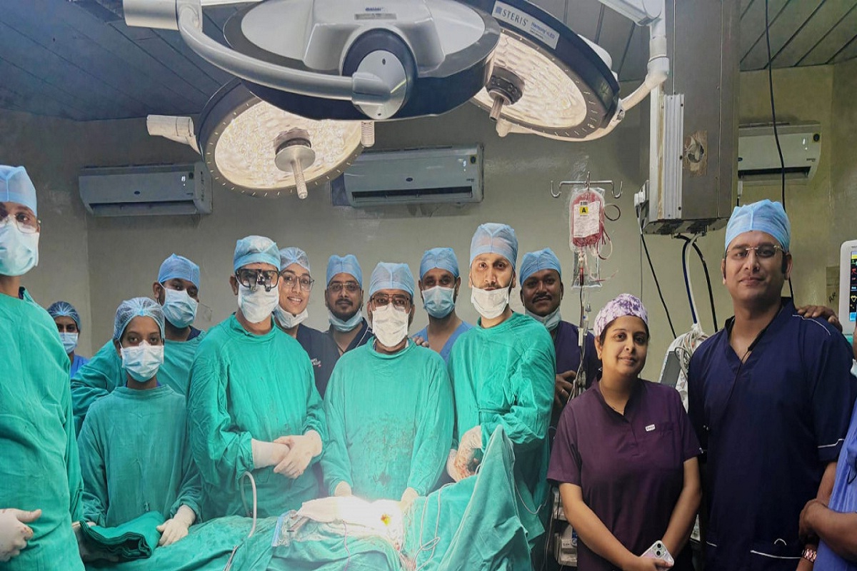 CG News: अम्बेडकर अस्पताल रायपुर में बची मरीज की जान, छाती के दुर्लभ कैंसर का सफल ऑपरेशन