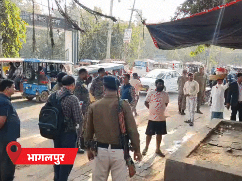 बिहारशरीफ में बुलडोजर और हथौड़े से अतिक्रमण पर एक्शन:लोग बोले- बिना वजह तोड़फोड़ मचा दी है, भारी फोर्स तैनात; समस्तीपुर-नालंदा में माले का प्रदर्शन