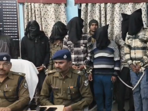 औरंगाबाद में अंतरराज्यीय गिरोह के 6 अपराधी गिरफ्तार:डकैती के दौरान महिला की हुई थी हत्या, विरोध करने पर लोहे की रॉड से मारा; जेवरात बरामद