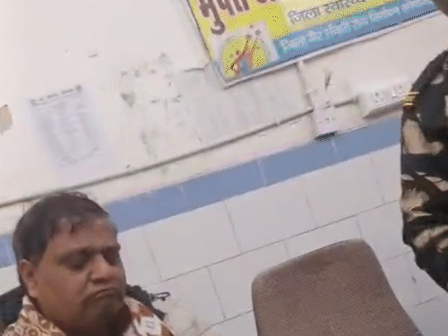 ‘तुम क्या कर लोगे, तुम्हारे बाप का क्या जाता है’:औरंगाबाद सदर अस्पताल में मरीज के परिजन से बोले डॉक्टर, गुटखा खाने पर टोका था