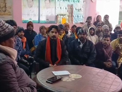 सुल्तानगंज नगर परिषद के सफाईकर्मियों की हड़ताल:जेडीयू विधायक से मिले, पेंडिंग वेतन-पीएफ भुगतान की मांग; कहा- घर चलाना मुश्किल हो रहा है