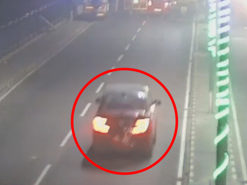 कानपुर में कार सवारों ने 2 दरोगा- होमगार्ड को रौंदा:एक SI 10 फीट दूर गिरा, पैर टूटा; आरोपी तीन बैरियर तोड़कर भाग निकले