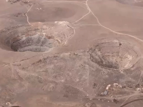 ज्यादा गेंहू उपज से तुर्किये में 100फीट चौड़े गड्ढे बने:खेतों में अब तक 684 सिंकहोल की पहचान हुई; ग्राउंड वाटर लेवल घटने से जमीन धंस रही