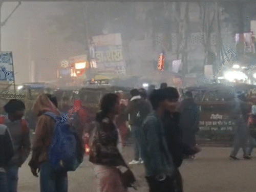 यूपी के 28 जिलों में घना कोहरा, जीरो विजिबिलिटी:11 जिलों में स्कूल बंद, अगले दो दिन तक शीतलहर का अलर्ट