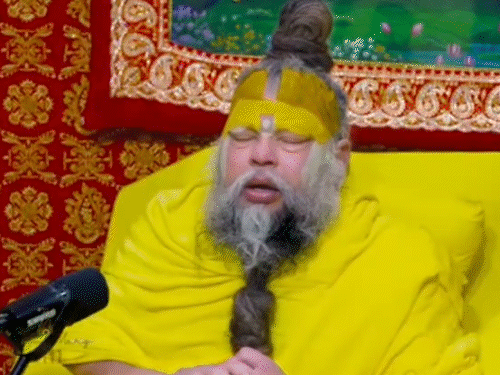 प्रेमानंदजी से मिलने पहुंचे क्रिकेटर मंधाना के मंगेतर पलाश:राधा-राधा नाम जप किया, 7 दिसंबर को शादी होने की चर्चा