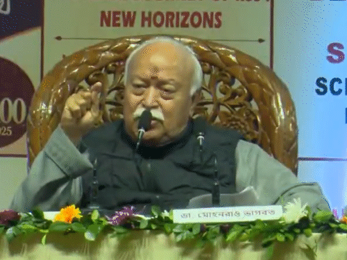 भागवत बोले- बांग्लादेश में हिंदू अल्पसंख्यक इसलिए हालात मुश्किल:हमें सीमाओं में रहकर मदद करनी चाहिए क्योंकि भारत ही हिंदुओं का एकमात्र देश है