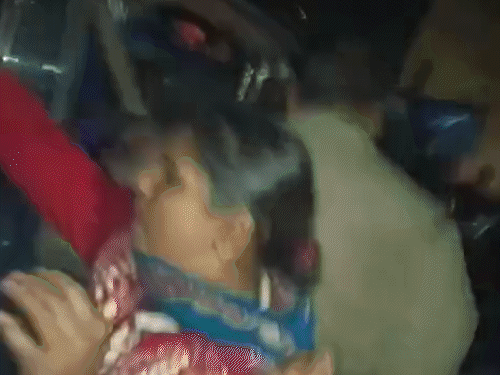 यूपी की बड़ी खबरें:हाथरस में पुलिस टीम पर हमला; महिलाओं ने गाड़ी से खींचकर पीटा, गालियां दीं