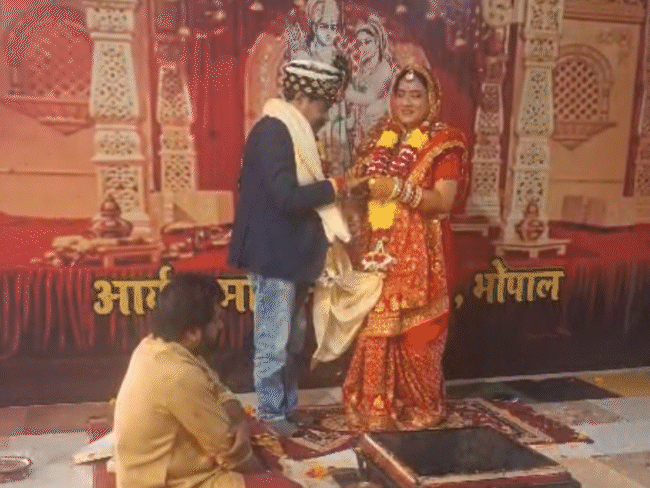 पूर्व मंत्री से शादी करने वाली कांग्रेस नेत्री आईं सामने:पल्लवी बोलीं- दूसरा विवाह करना कोई अपराध नहीं, दोनों परिवारों की मौजूदगी में पगफेरे हुए