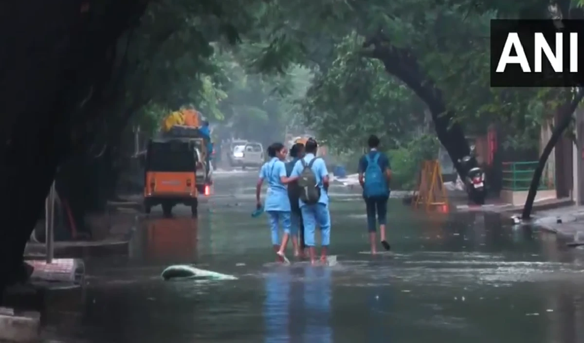 चेन्नई में ‘दित्वा’ का कहर: 2 लाख खाने के पैकेट बांटे, निचले इलाकों में बाढ़ का खतरा