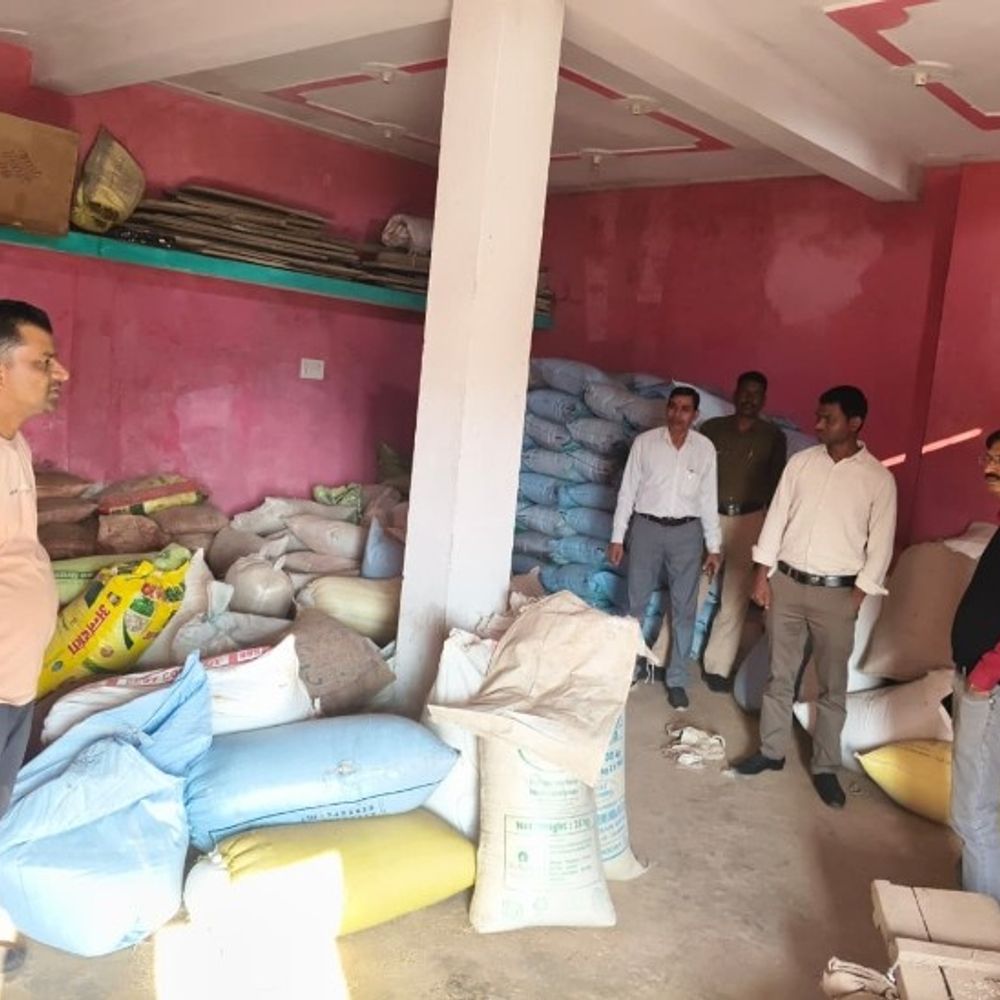 835 क्विंटल धान और 2 वाहन जब्त:जांजगीर-चांपा में छापेमारी के दौरान गोदाम से और वाहनों से बरामद किया गया