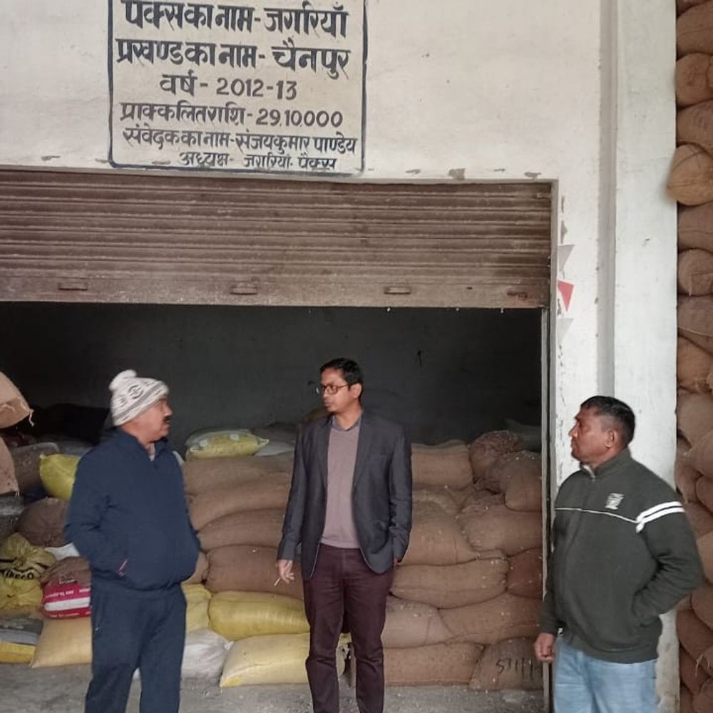 भगवानपुर और चैनपुर में पैक्स गोदामों की सघन जांच:SDO ने किया औचक निरीक्षण, धान खरीदी और 48 घंटे में भुगतान के दिए निर्देश