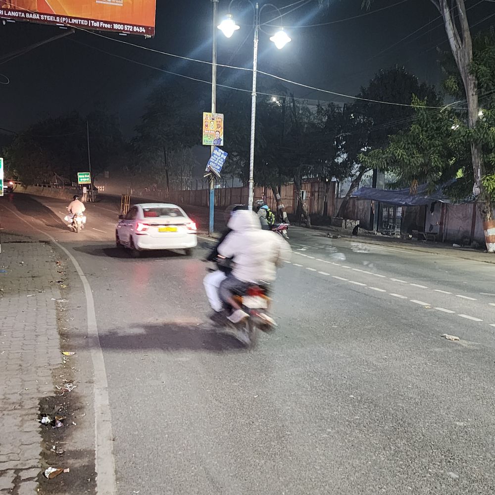 मौसम विभाग ने दी कोल्ड डे की चेतावनी:सीवान में नगर परिषद ने नहीं जलाए अलाव, लोग ठिठुरे