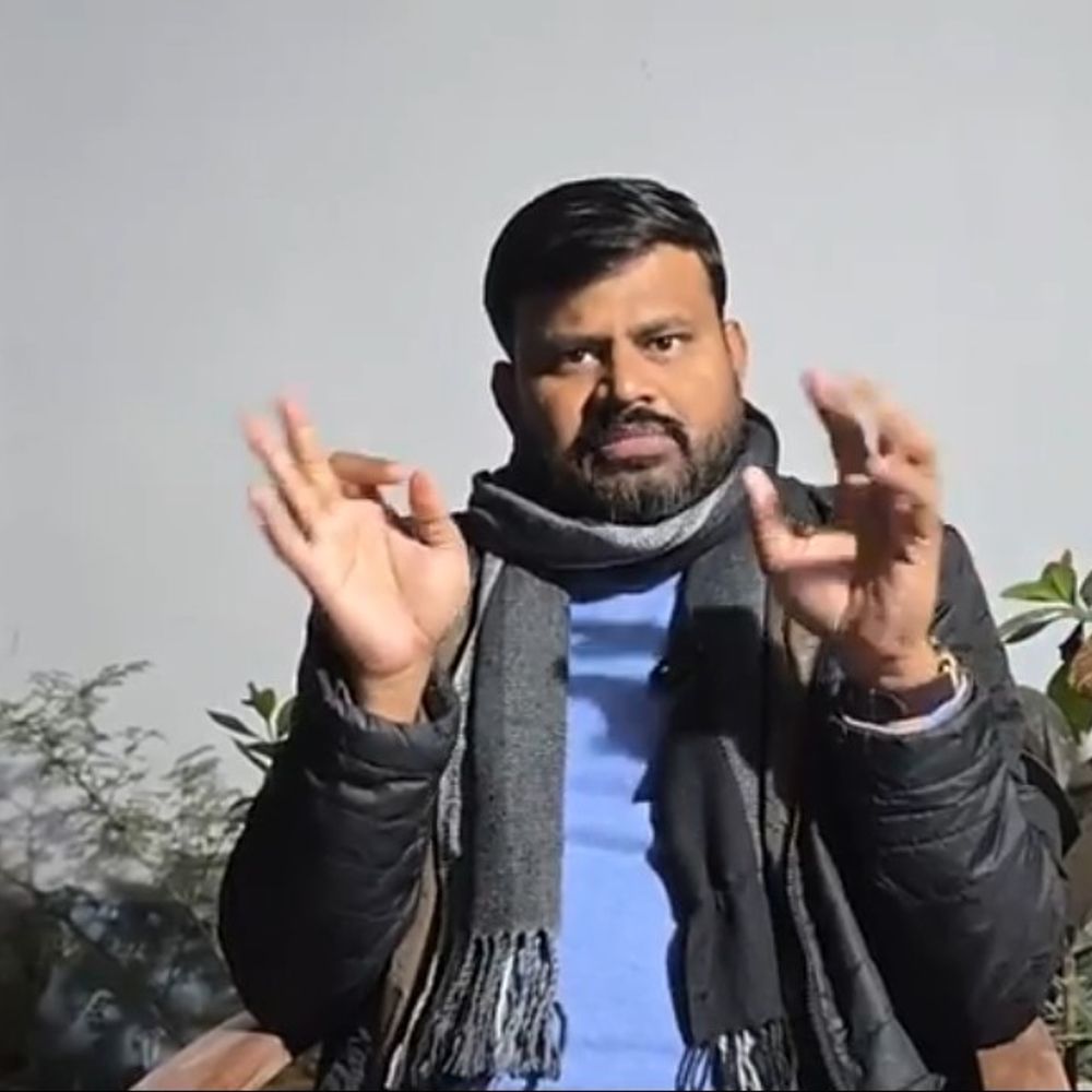 पूर्व विधायक अजीत कुशवाहा ने सरकार पर साधा निशाना:महिला डॉक्टर के हिजाब और मनरेगा पर उठाए सवाल, बोले-राज्यों पर डाला जा रहा अतिरिक्त बोझ