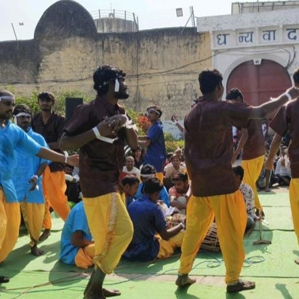 धमतरी जेल में गुरु घासीदास जयंती मनाई गई:विचाराधीन कैदियों ने पंथी नृत्य कर दिया सत्य-अहिंसा का संदेश, नशामुक्ति की शपथ ली