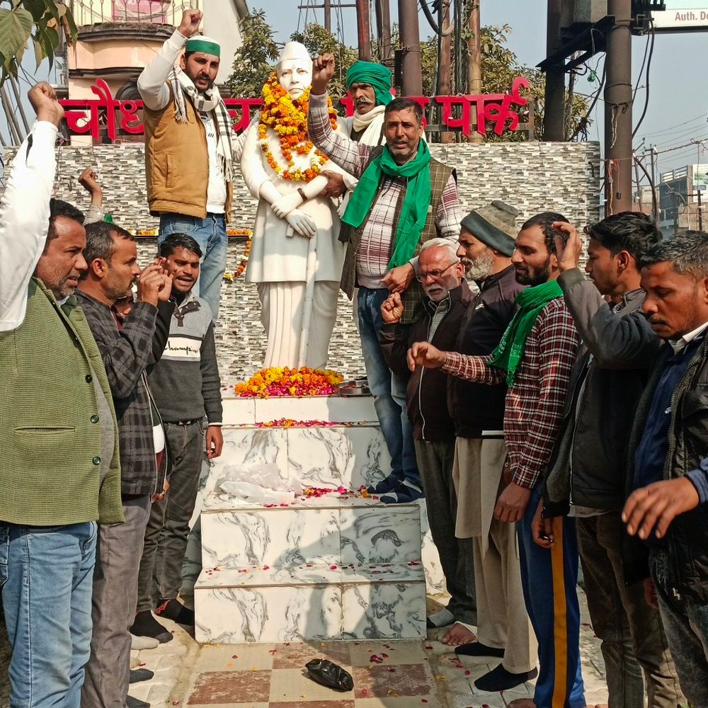 चौधरी चरण सिंह की जयंती मनाई गई:संभल में भारतीय किसान यूनियन ने किया आयोजन