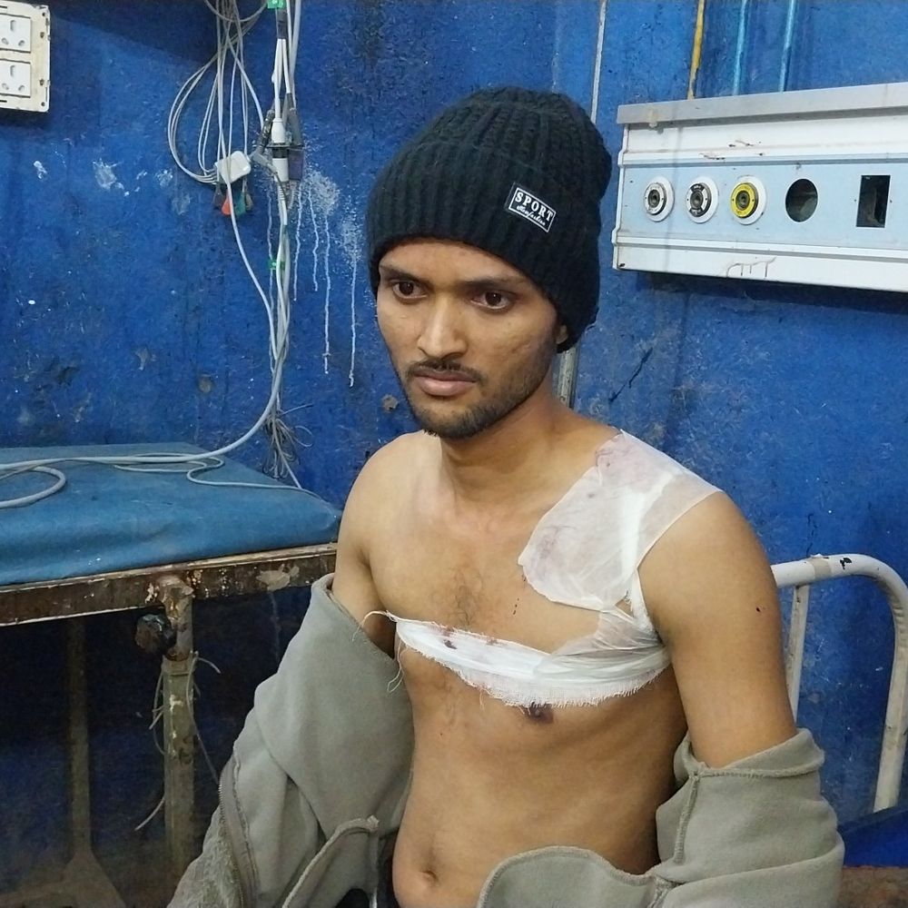 नवादा के फतेहपुर में युवक को मारी गोली, घायल:दुकान बंद कर घर लौट रहा था, पुरानी दुश्मनी में बाइक सवार 2 बदमाशों ने किया हमला