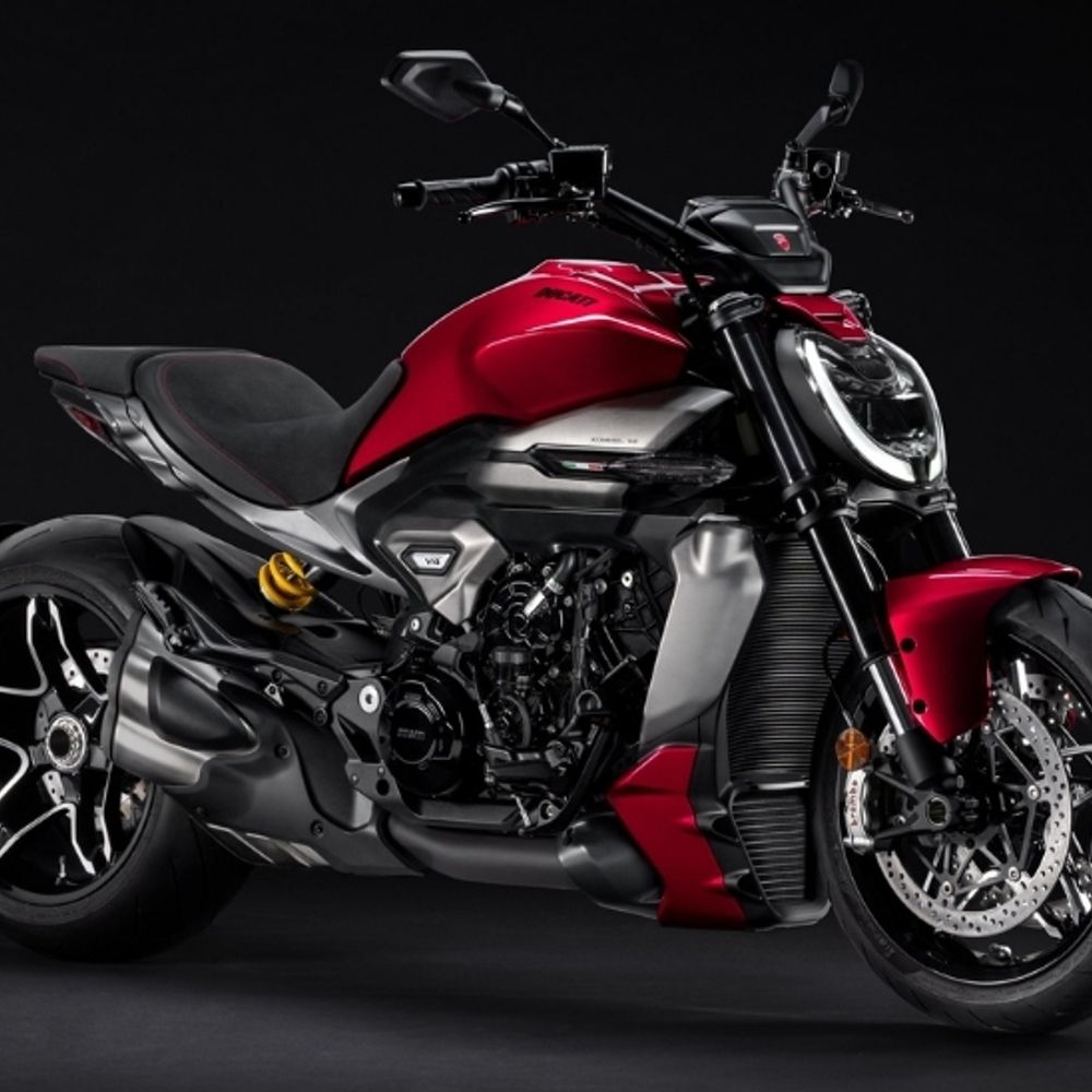 डुकाटी XDiavel V4 भारत में लॉन्च, कीमत ₹30.89 लाख:क्रूजर बाइक में 3 सेकंड में 100 की रफ्तार, सेफ्टी के लिए कॉर्नरिंग ABS जैसे फीचर