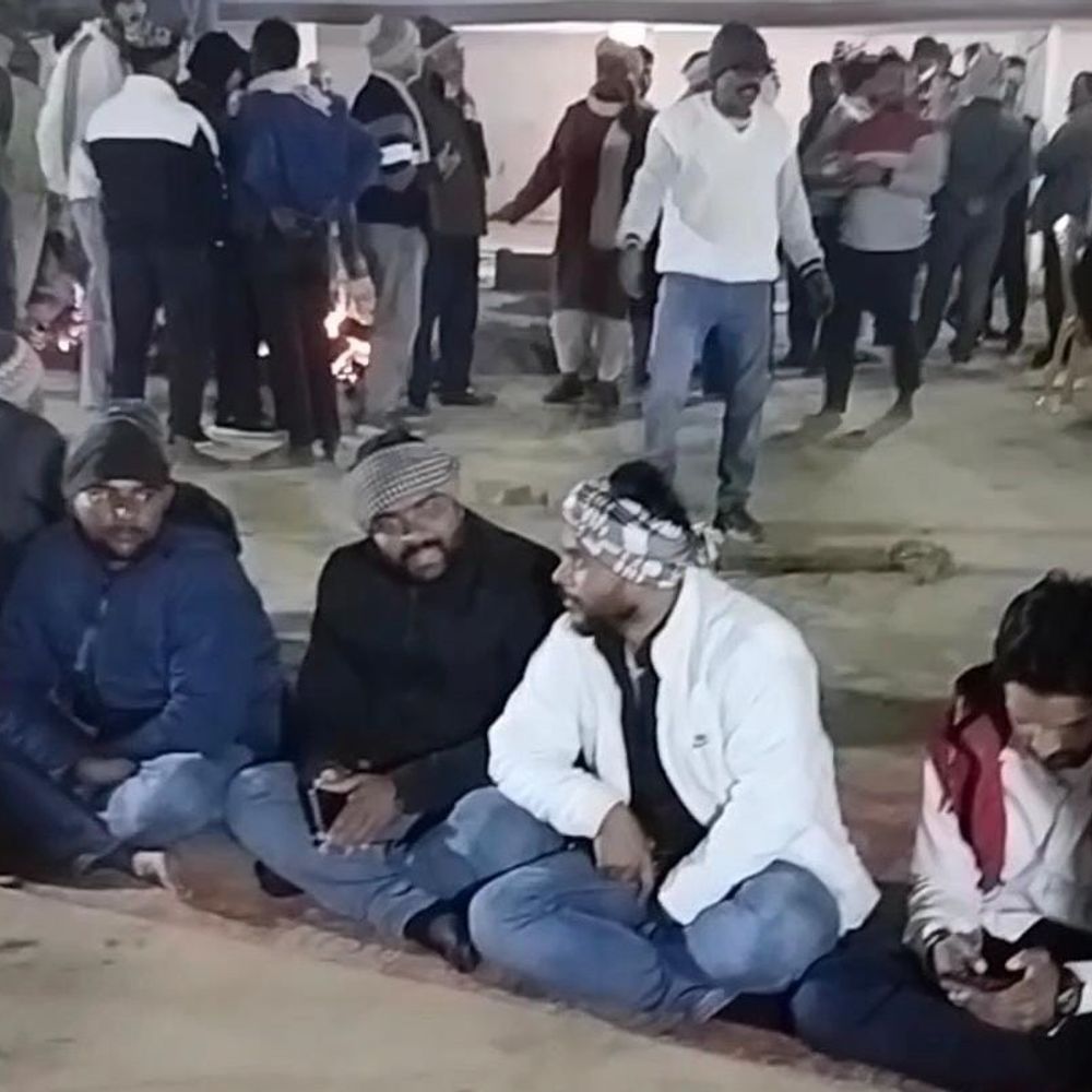 सिसवन में कुटिया में भंडारे का आयोजन:हजारों लोगों ने प्रसाद ग्रहण किए, विधायक भी शामिल हुए