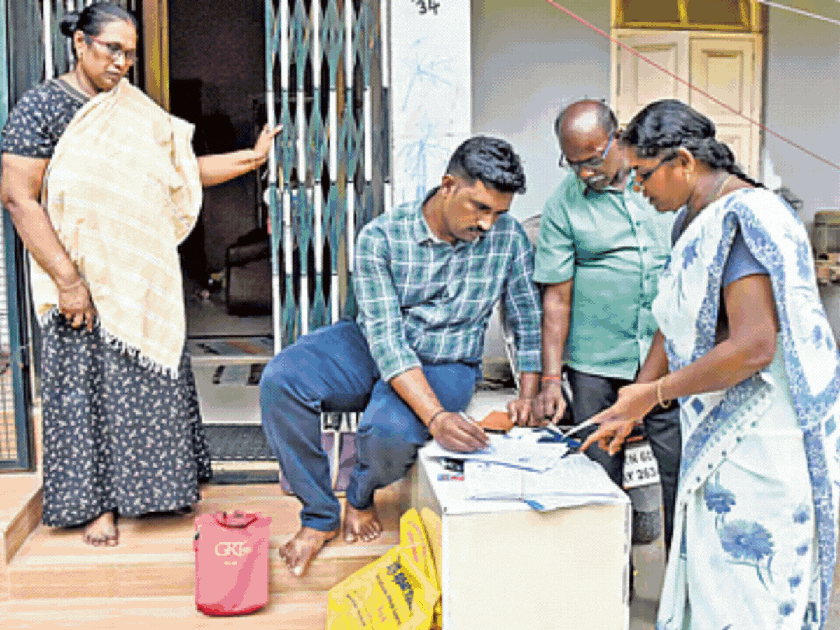 SIR प्रक्रिया-तमिलनाडु में 84 लाख वोटर्स के फॉर्म जमा नहीं:कट सकता है नाम, बंगाल में ये संख्या 54 लाख से ज्यादा; 11 दिसंबर लास्ट डेट