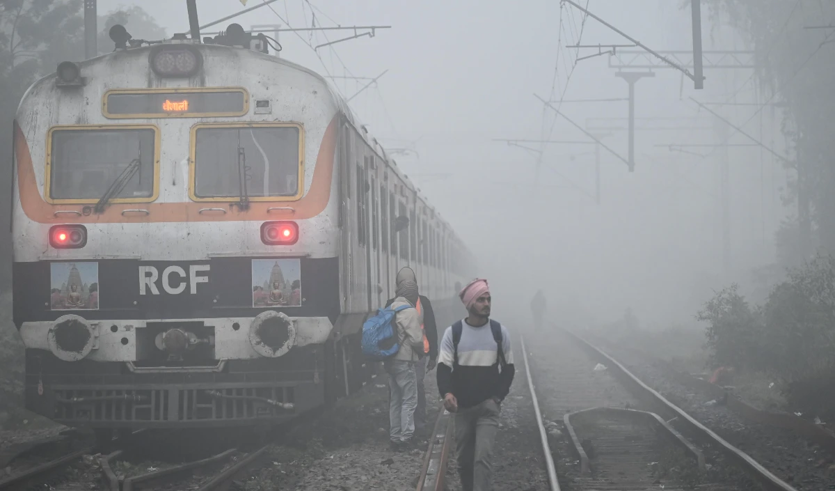 North-India Dense Fog | उत्तर भारत के कुछ हिस्सों में घना कोहरा छाया, दिल्ली-NCR में फ्लाइट ऑपरेशन प्रभावित, प्रशासन ने किया रेड अलर्ट जारी
